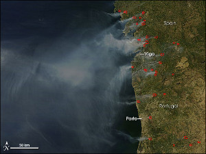 Image of wildfires and smoke in northern Portugal and Galicia